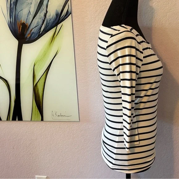 shirt size small - Picture 3 of 5